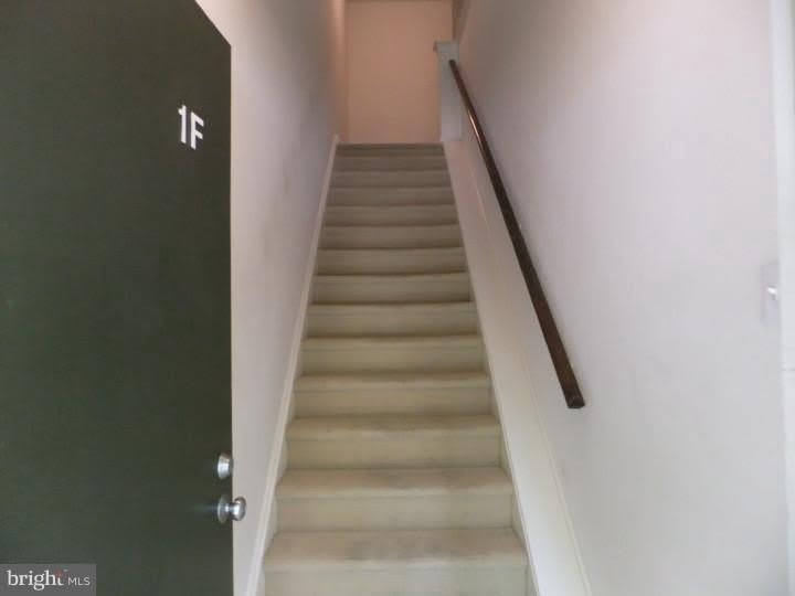 1700 Oakwood Terrace – photo 2