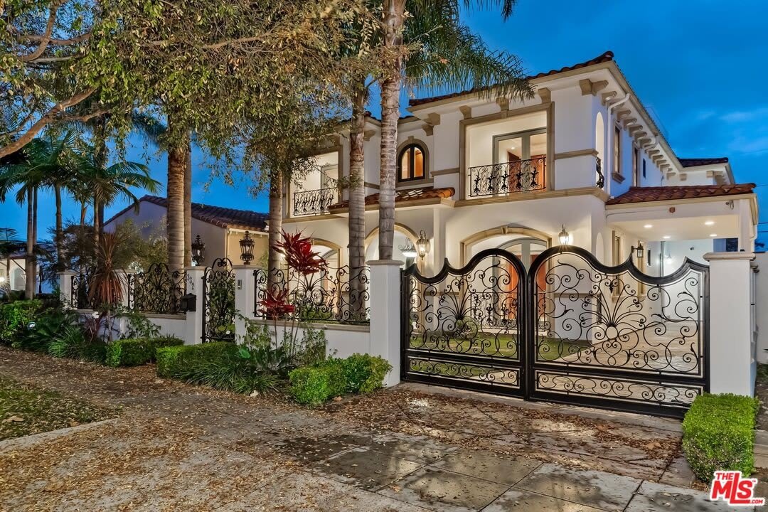 332 S Almont Dr – photo 2