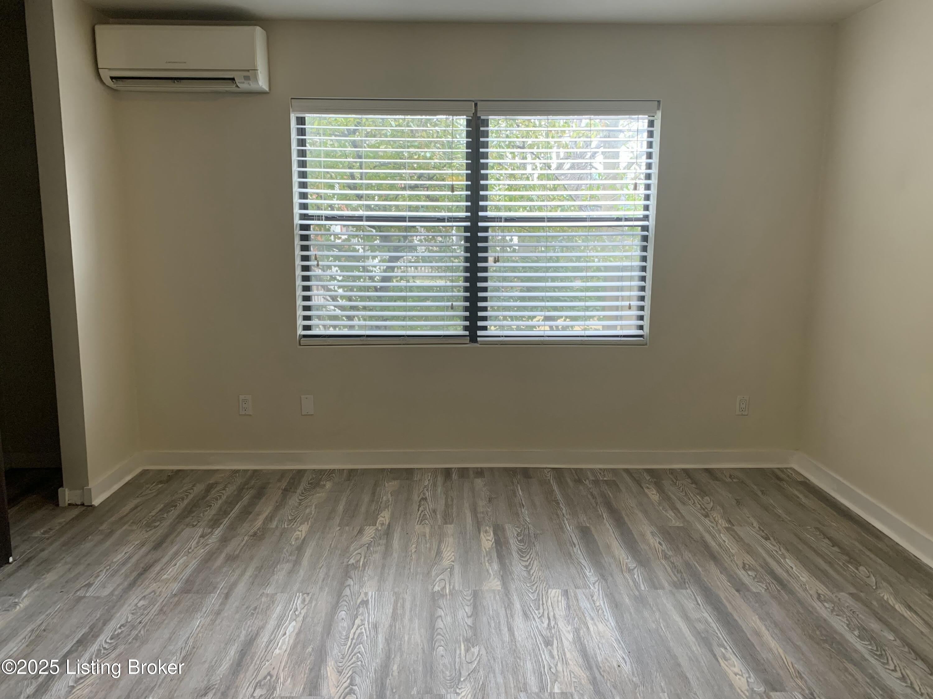 1917 Frankfort Ave – photo 3