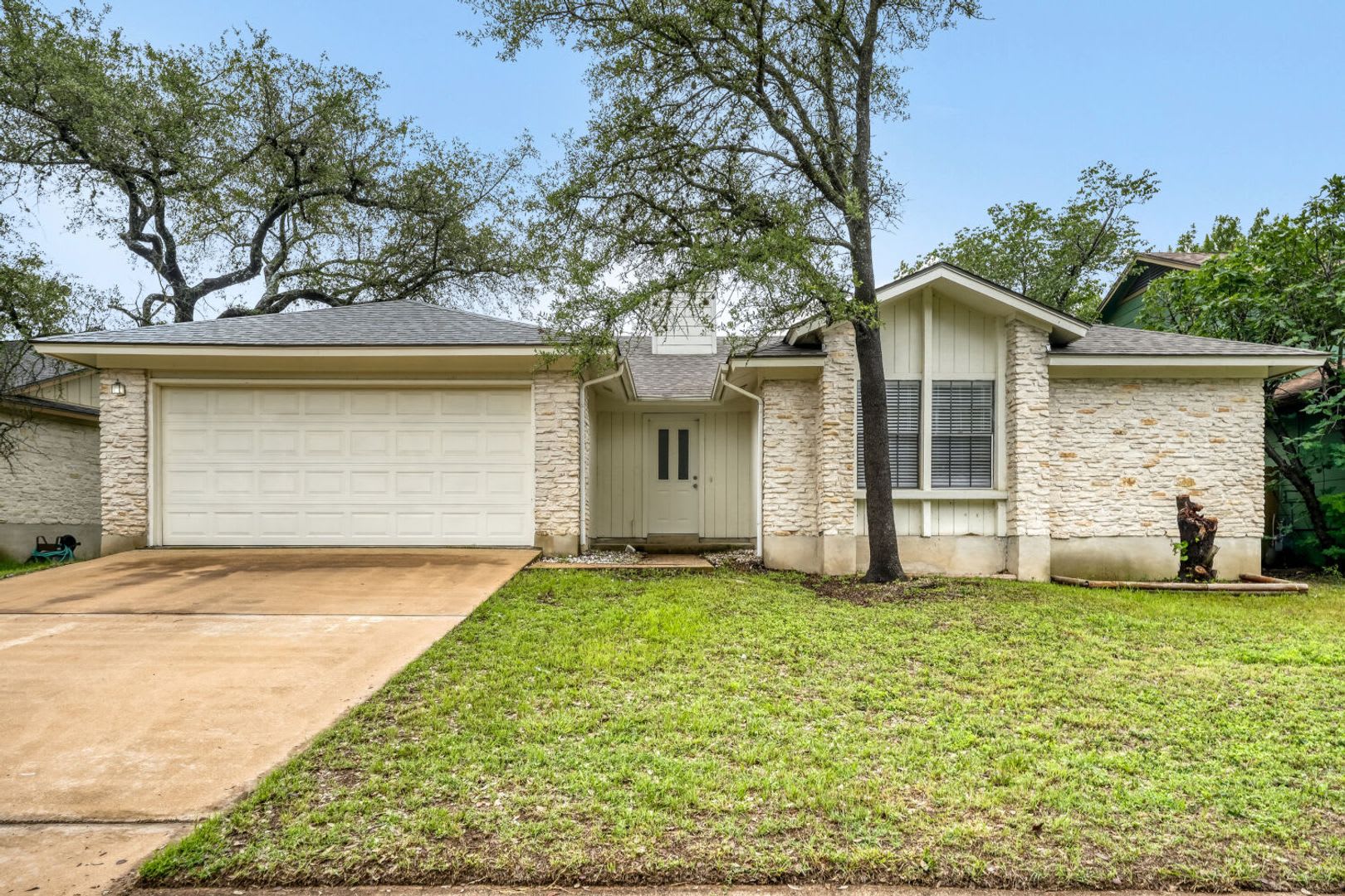 Single story 3 bedroom 2 bath home in Gracywoods – photo 2