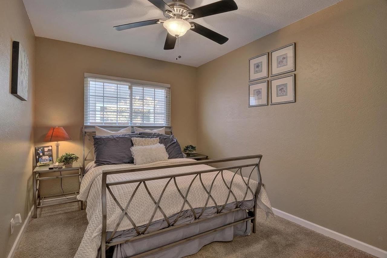 561 Hyde Park Dr – photo 5