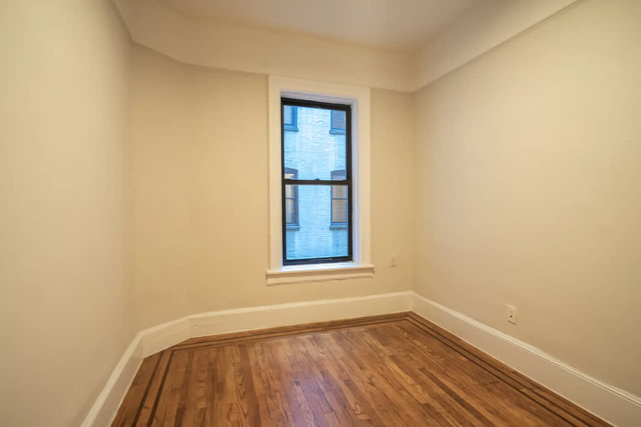 147 E 27th St Apt VCX43HBW – photo 4