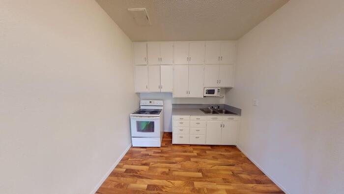 303 1st Avenue Northeast – photo 2