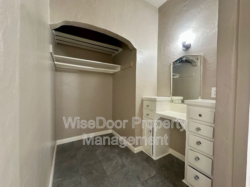 1030 Leonard Ave – photo 3