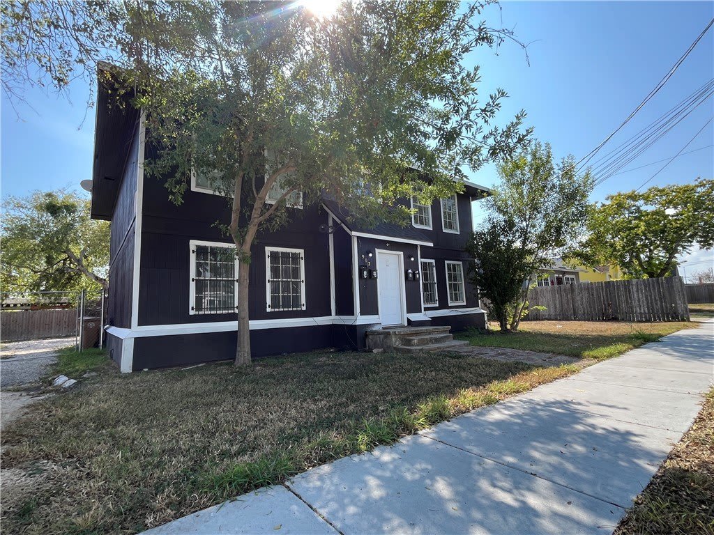 907 Elizabeth Street – photo 1