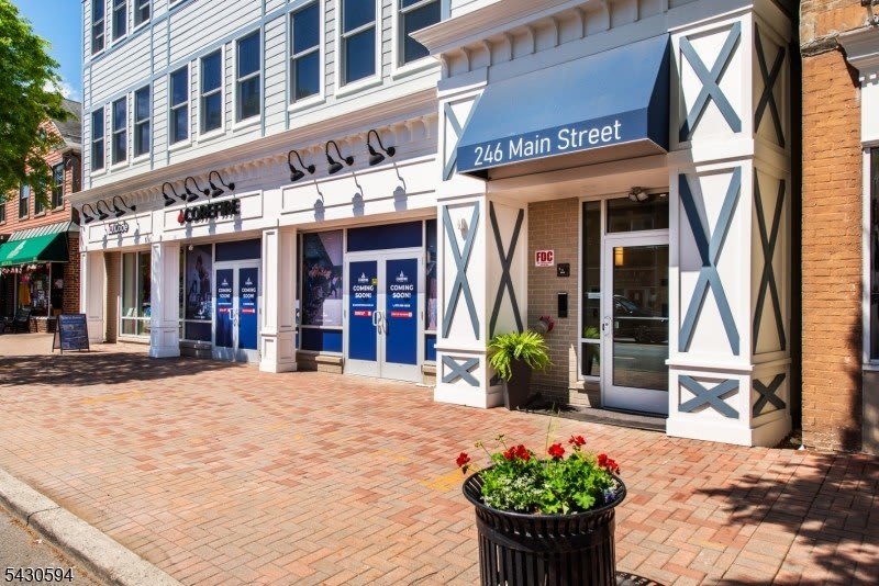 246 Main St – photo 2