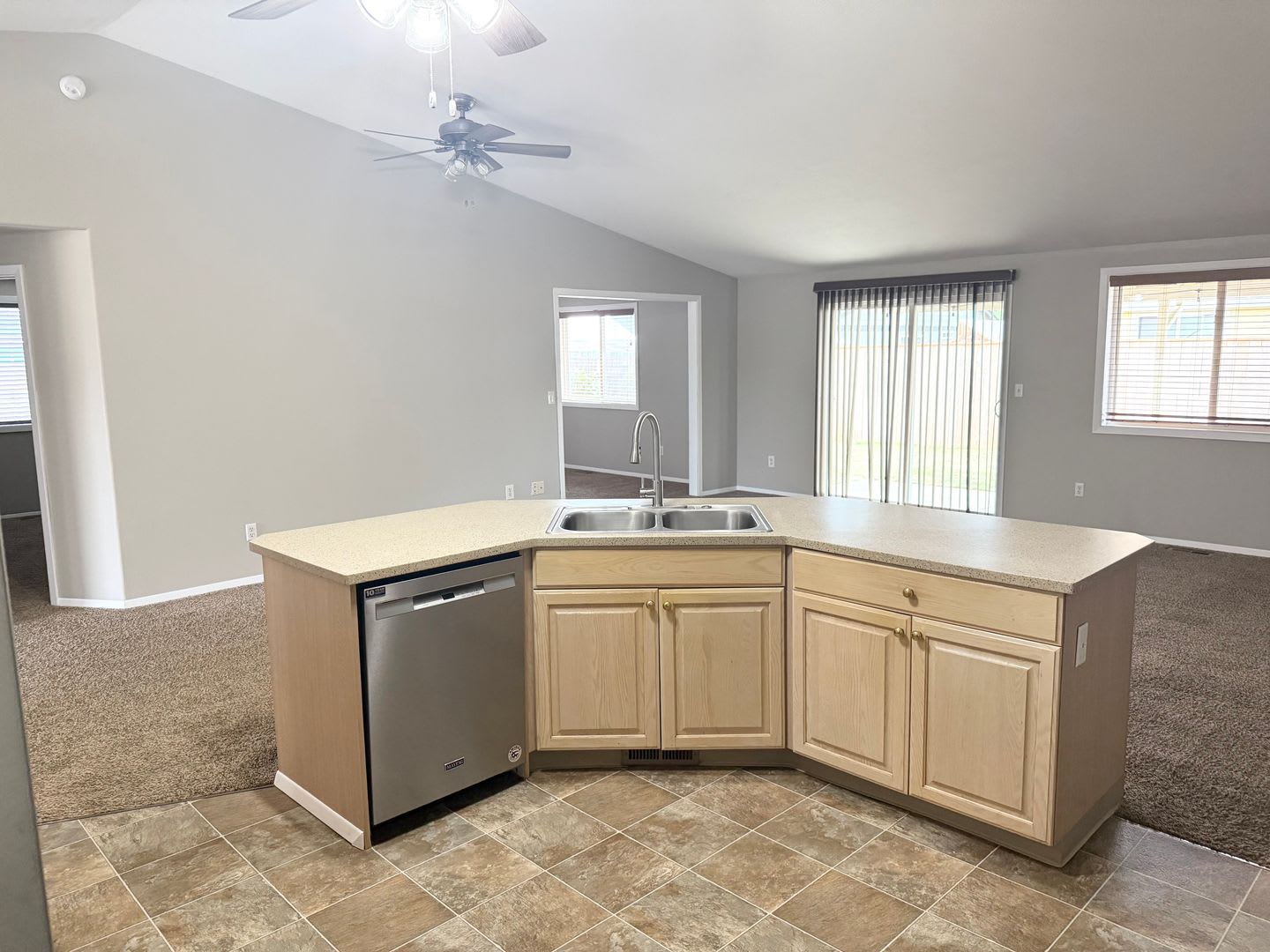 !!!HALF MONTH RENT FREE!!!Charming One-Level Ranch in Peaceful Battle Ground Neighborhood – photo 4