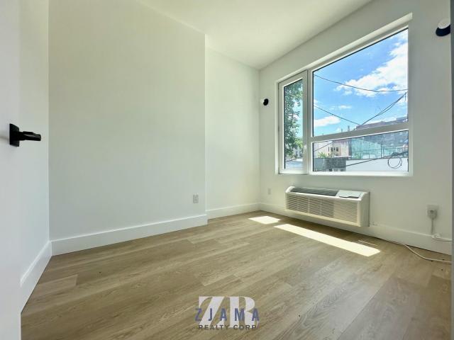 1042 President Street – photo 4