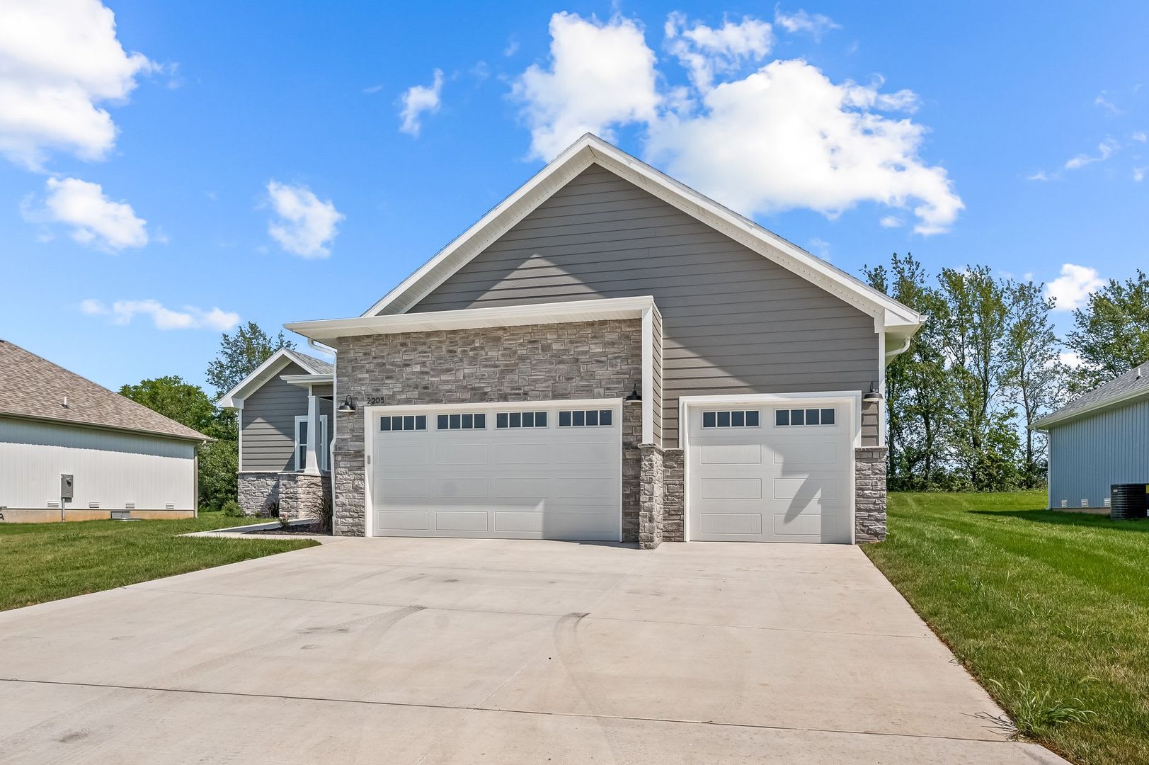 Beautifully Updated 4 Bedroom Home in Ozark, MO! – photo 2