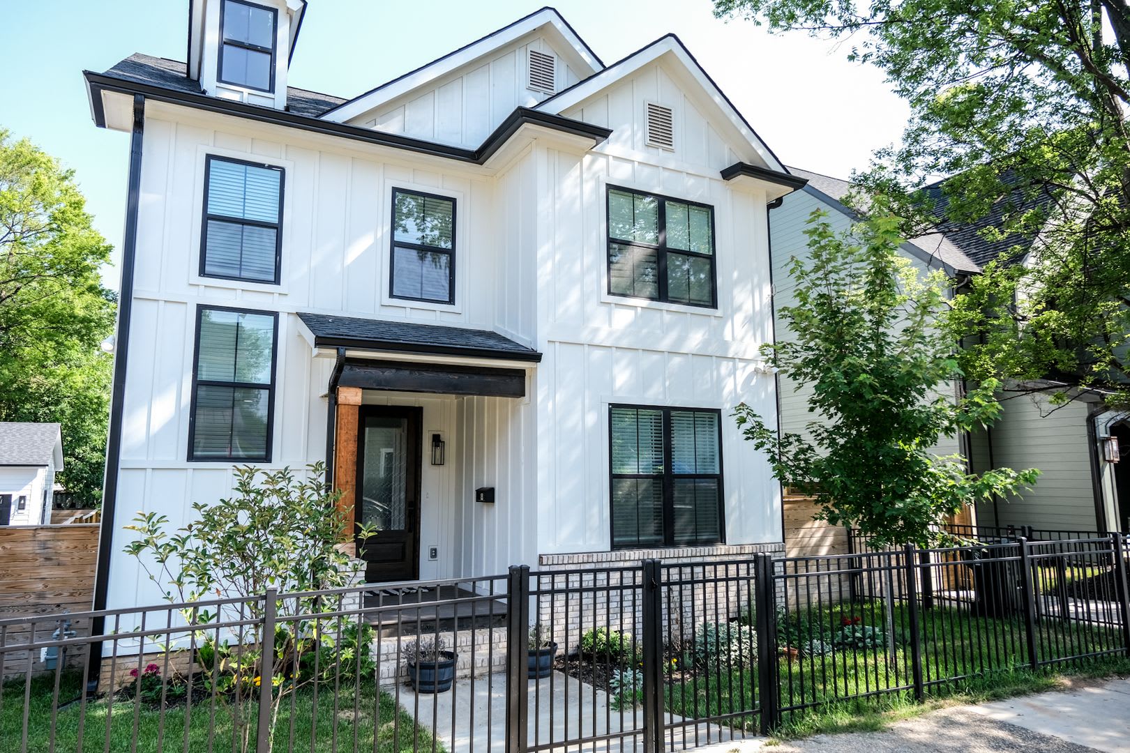 5 Bedroom/4 Bath house in Prime Location! – photo 1