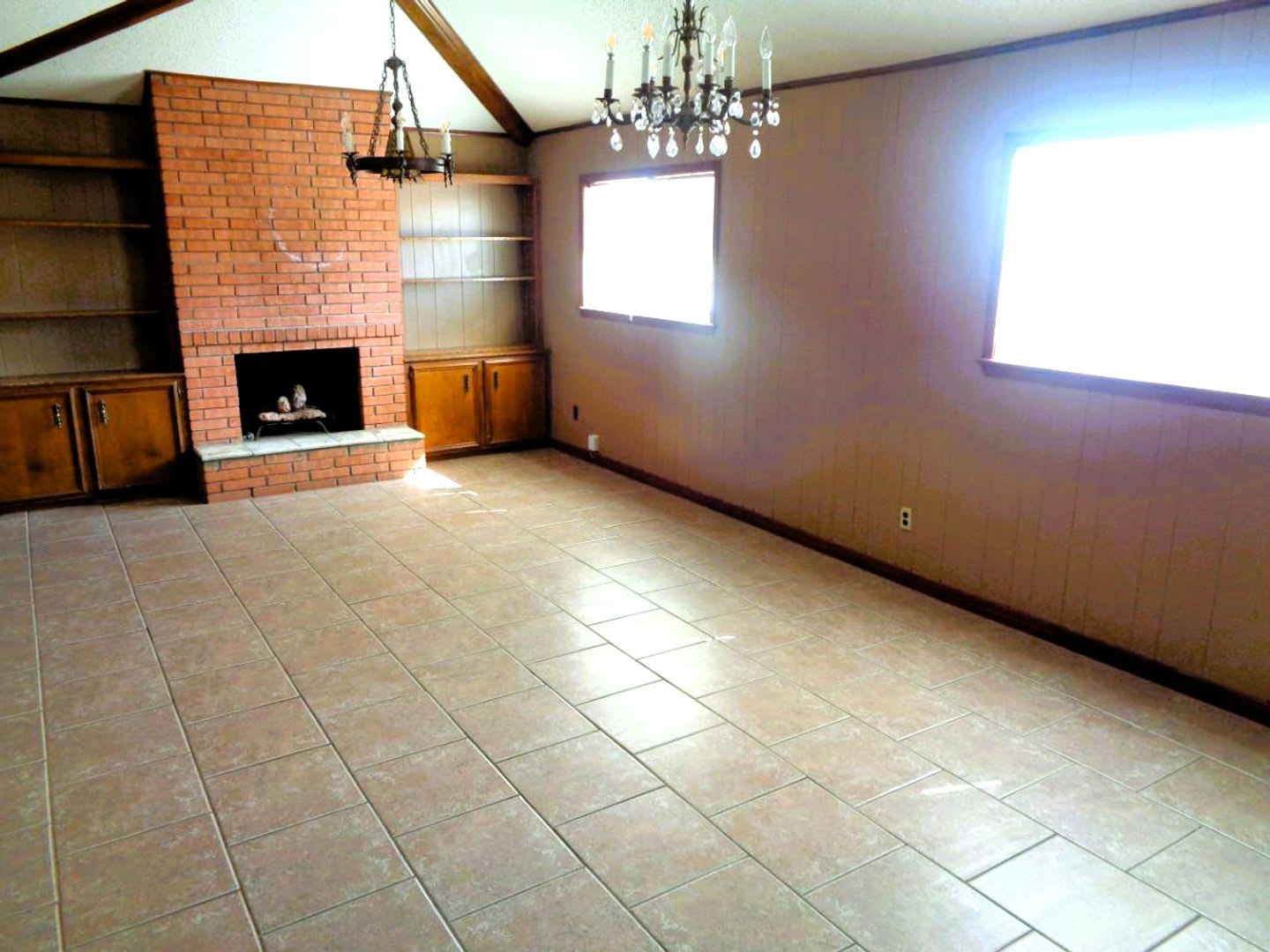 Nice Single Level Northeast Duplex With Refrigerated Air Located In Quiet Neighborhood – photo 5