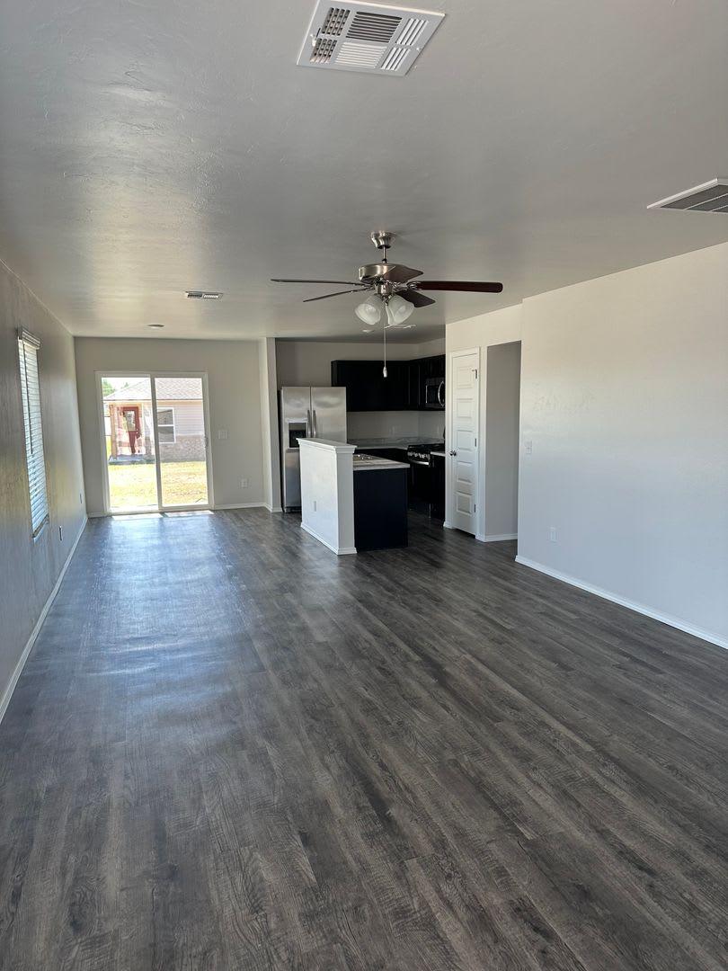Now Available In Saratoga Spacious 3 Bed 2 Bath Home Ready For Move In – photo 5