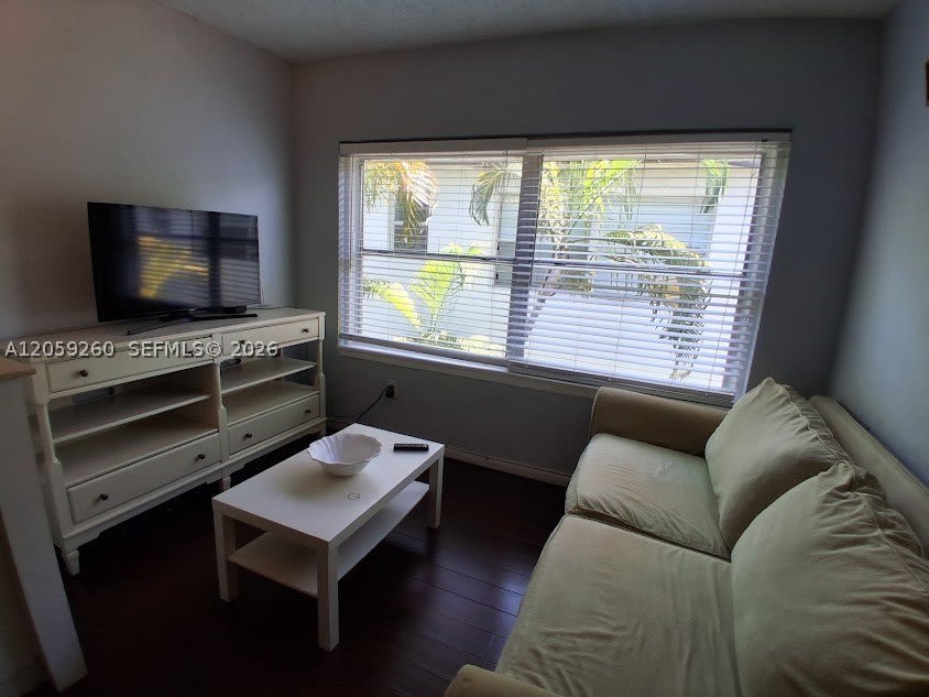 1555 Pennsylvania Ave – photo 2