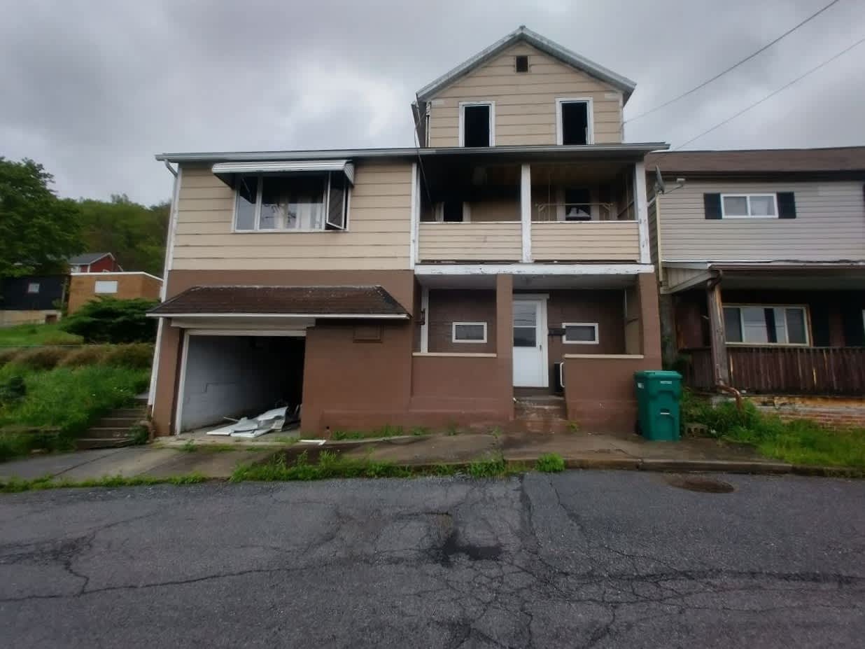 42 Hazel Street – photo 1