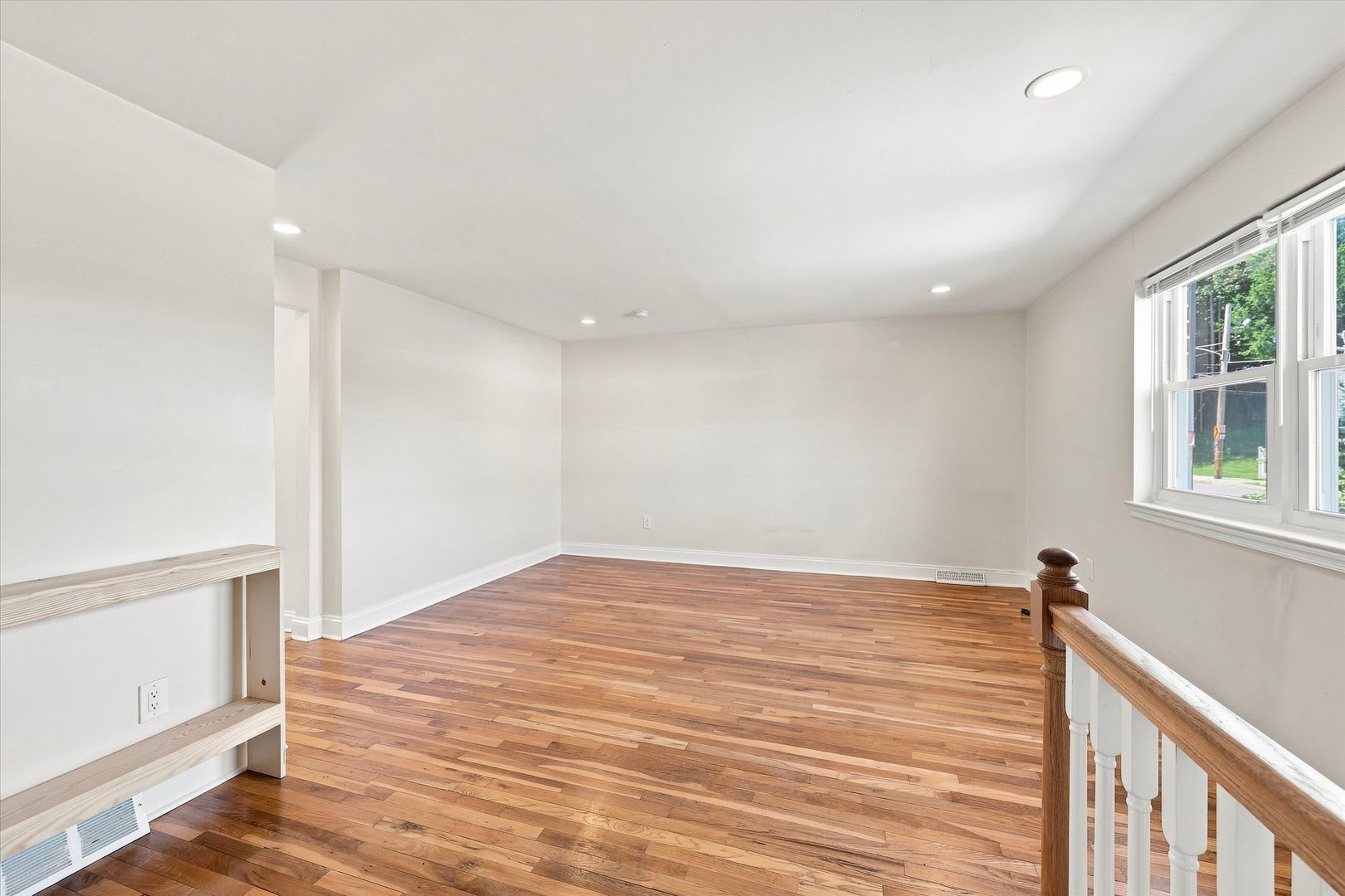 3 Bedroom Renovated Borough Townhome With Fenced Yard Off Street Parking Walk To Downtown West Chester – photo 5