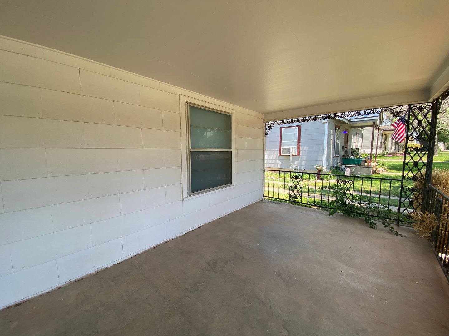 HUGE, 4 bedroom 3 bath home plus bonus room! NEW FLOORS, Available NOW! – photo 3