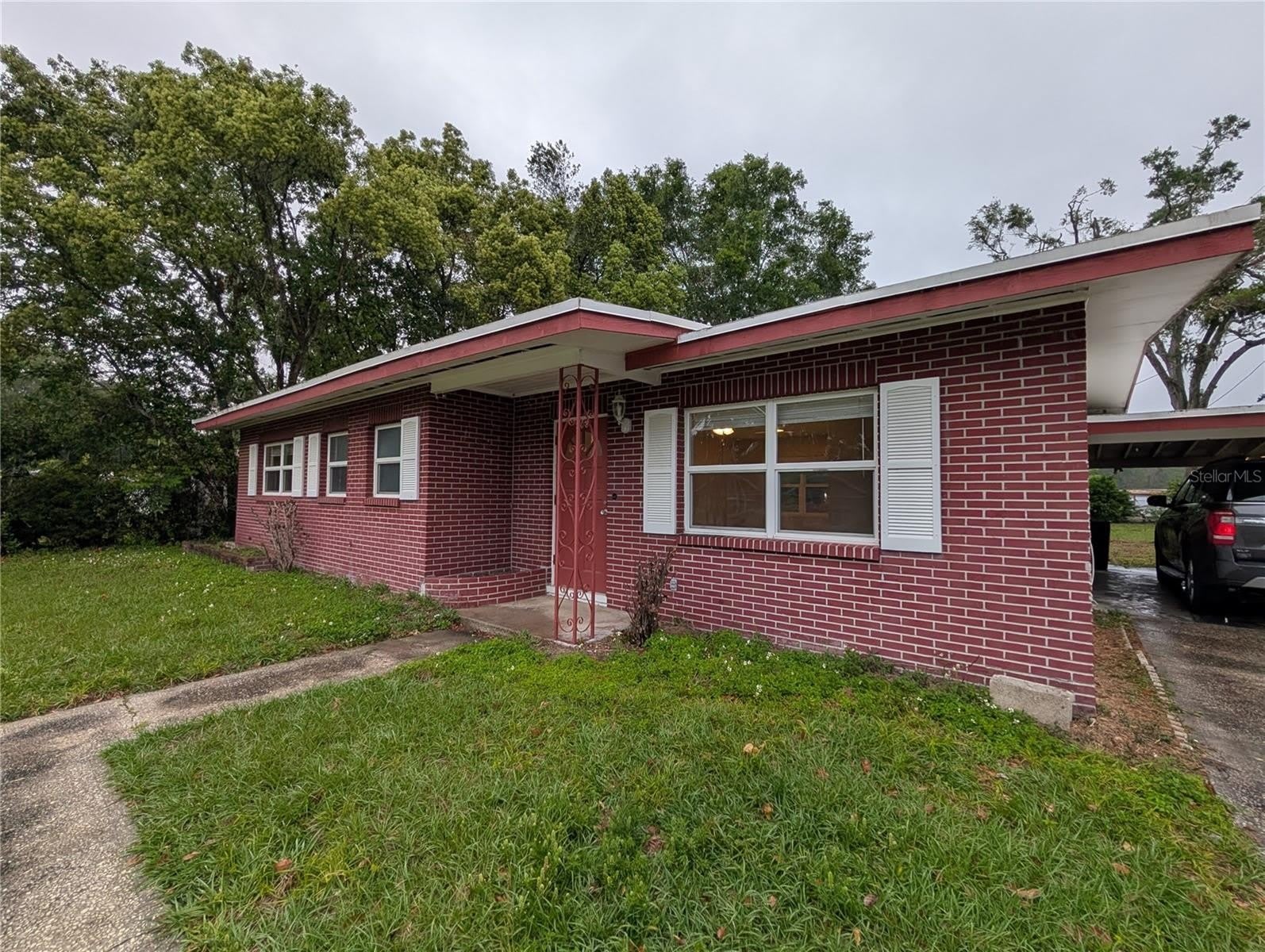 208 OAKWOOD Drive – photo 2