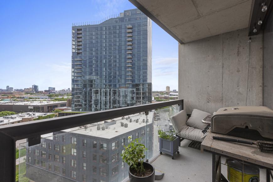 860 W Blackhawk St – photo 4