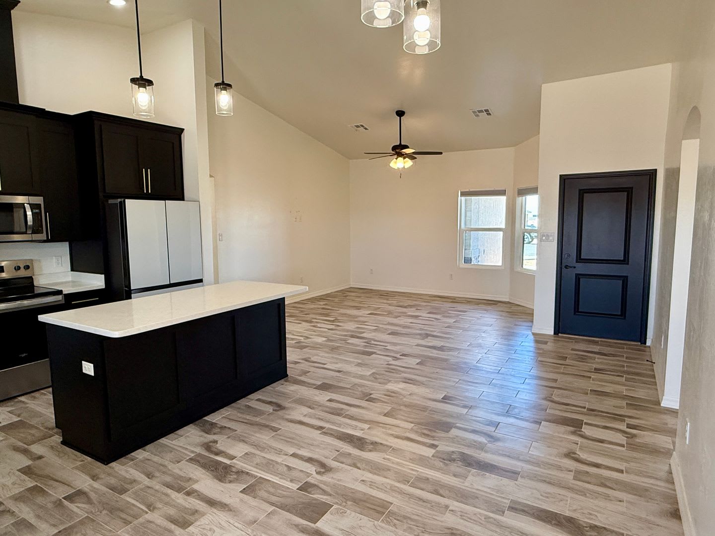 San Luis Corner Lot home with a Large Master Suite – photo 5