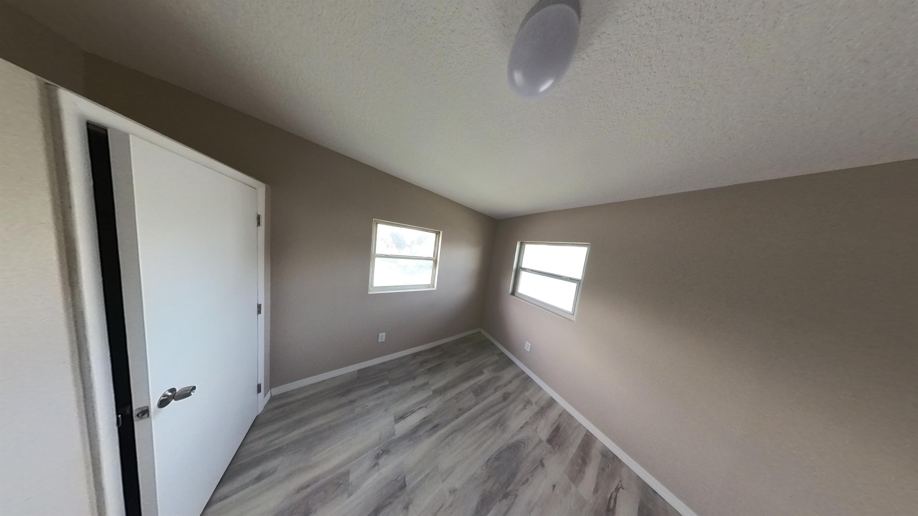 601 W Jackson St – photo 3