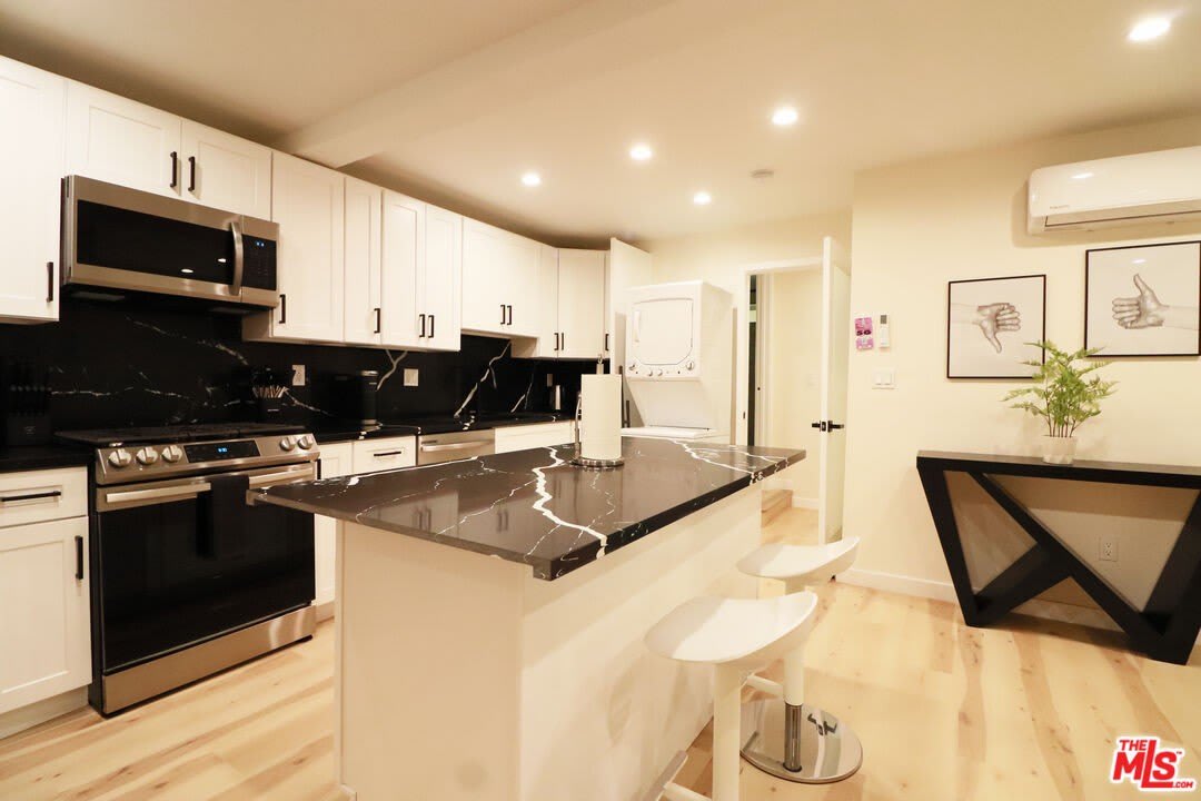 944 N San Vicente Blvd – photo 4
