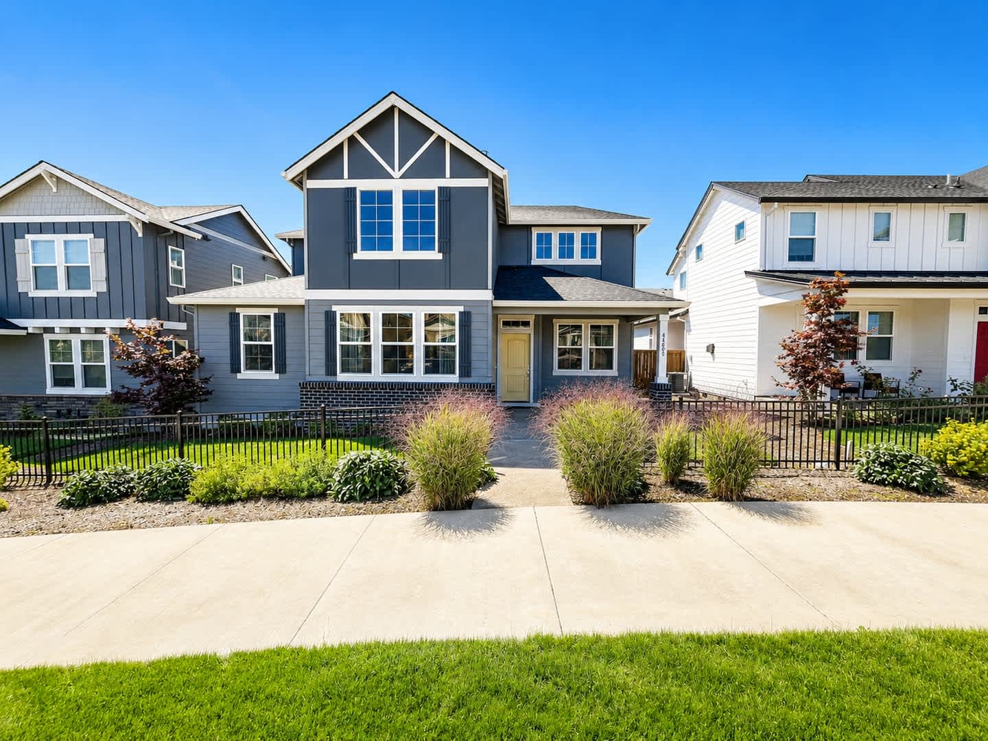 Stunning New North Plains Home With 3 Bedrooms 2 5 Bathrooms Soaring Living Room Loft Office Luxurious Primary Suite – photo 1