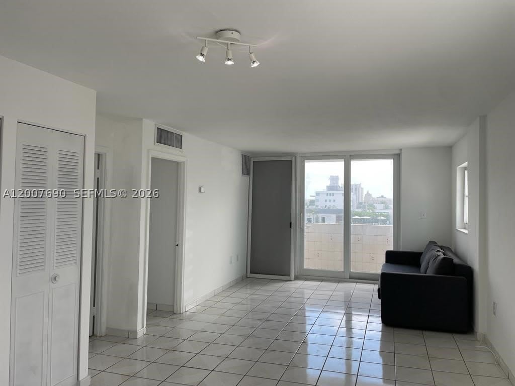 1750 James Ave – photo 3