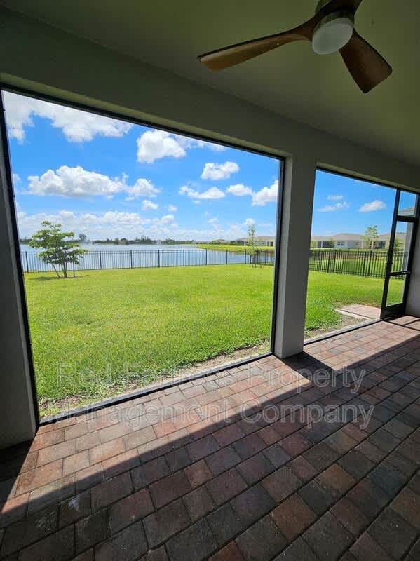 623 Parkshore Lake Ave – photo 4
