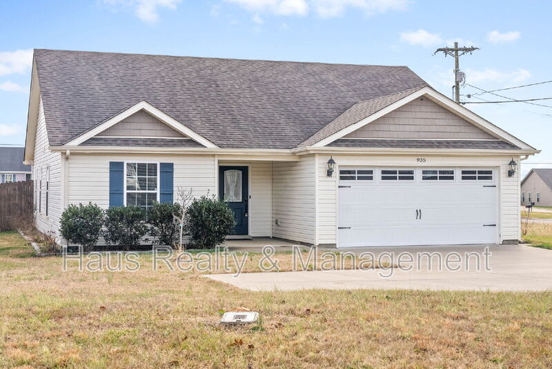 935 Hugh Hunter Rd – photo 2