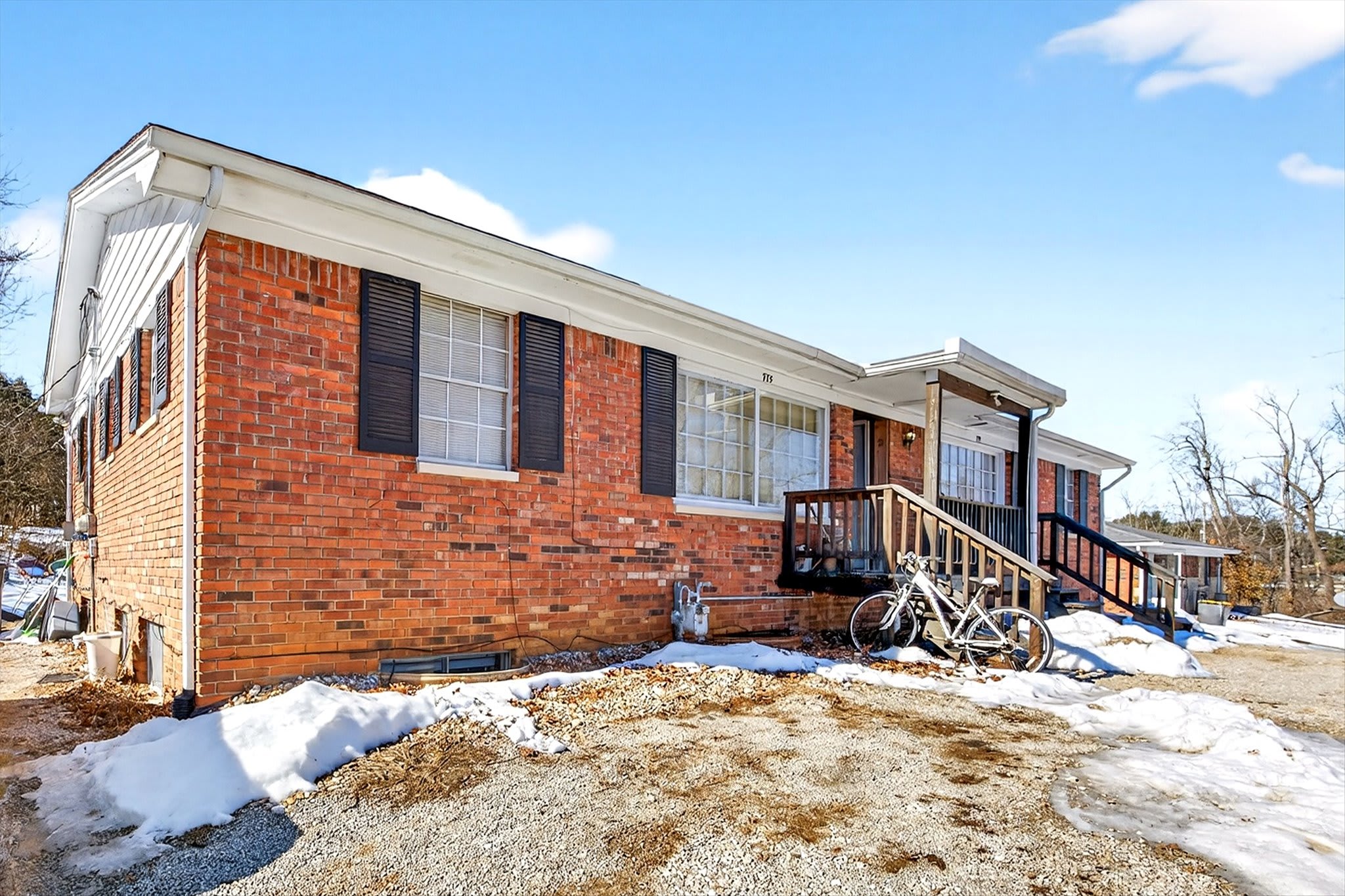 775-777 N Smith Rd – photo 2