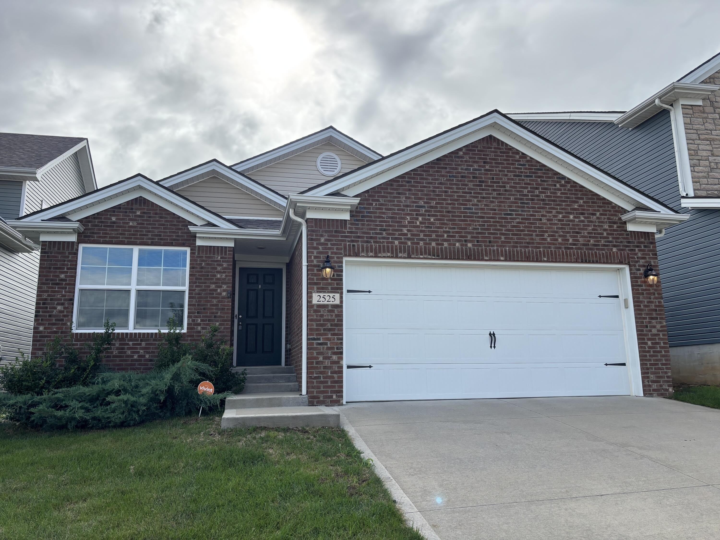 2525 Feathersound Way – photo 1