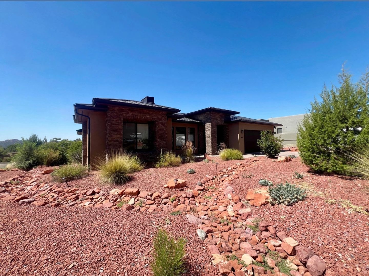 Unfurnished, 1-Year Long-Term Rental – photo 2