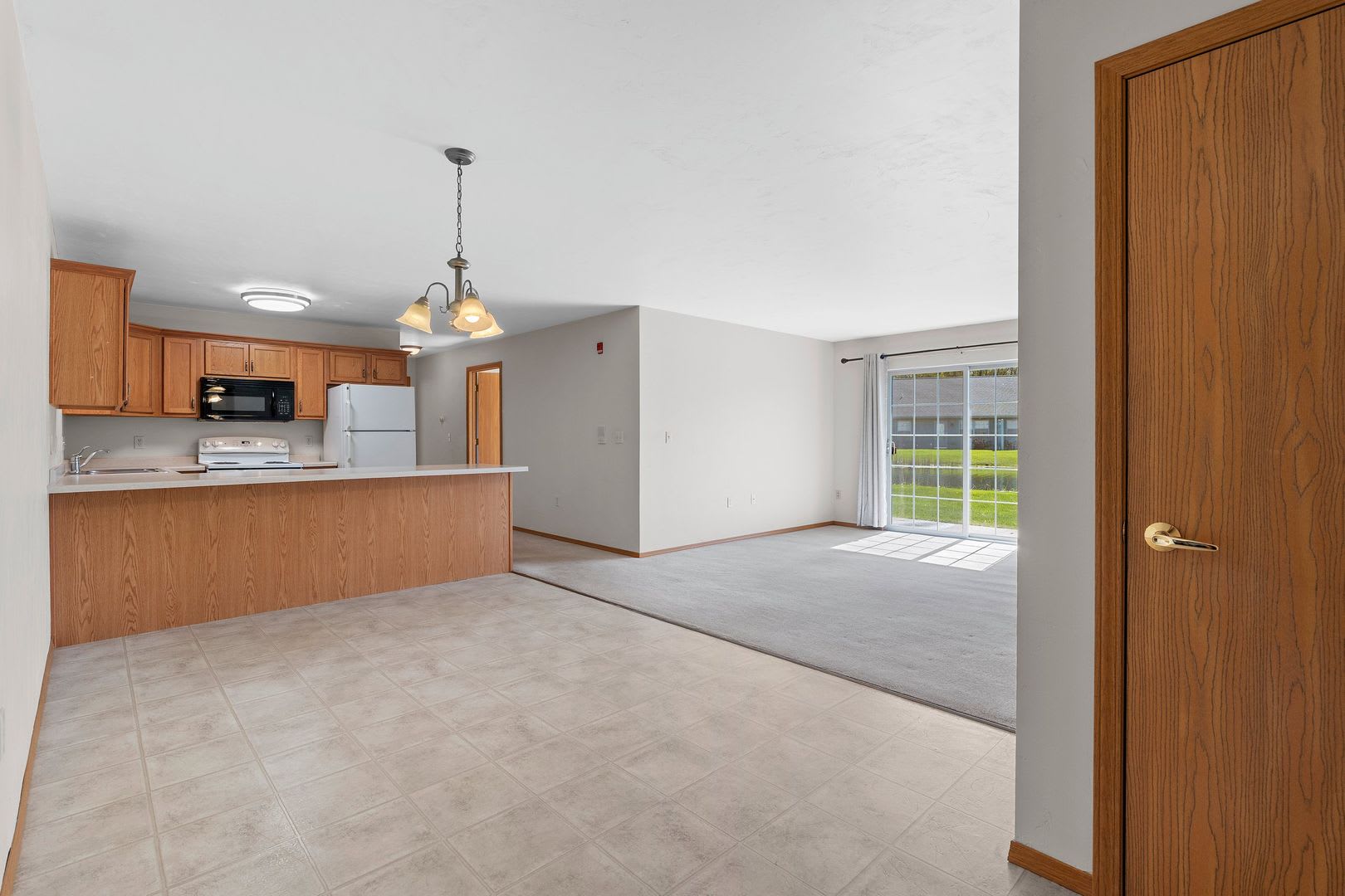 2 Bedroom 2 Bathroom Upper 1 Car Garage – photo 1