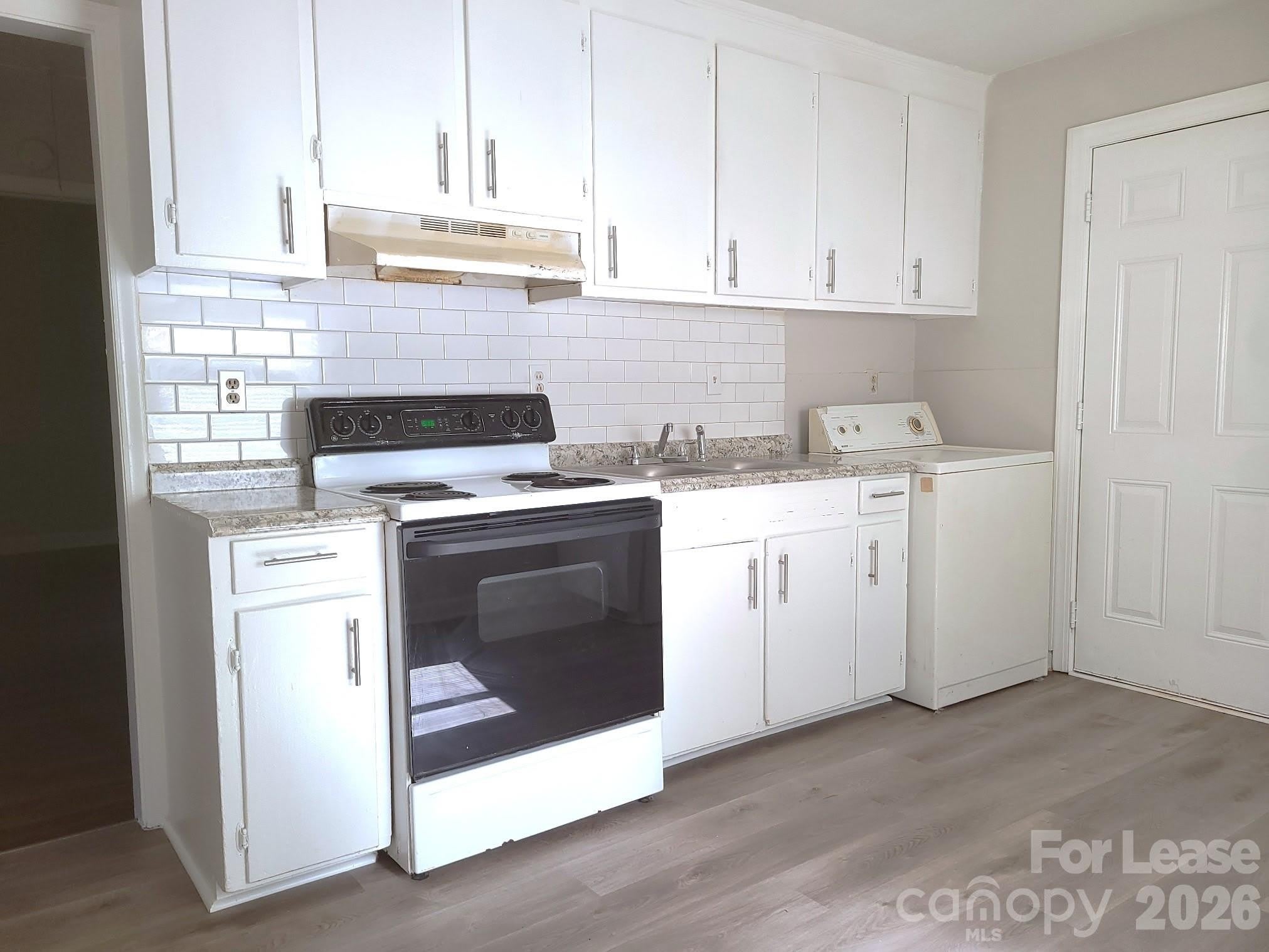 956 S Hoskins Road – photo 2
