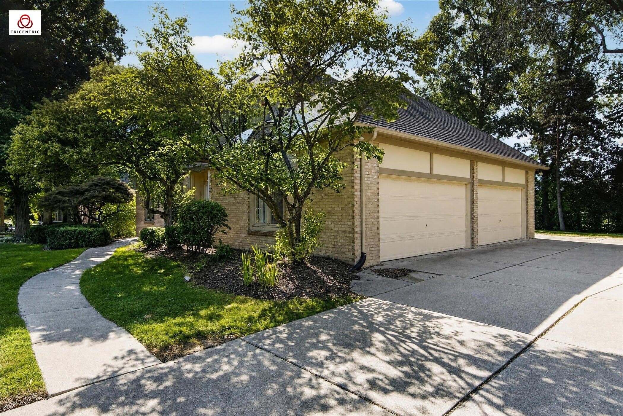 1431 Provincial Drive – photo 3