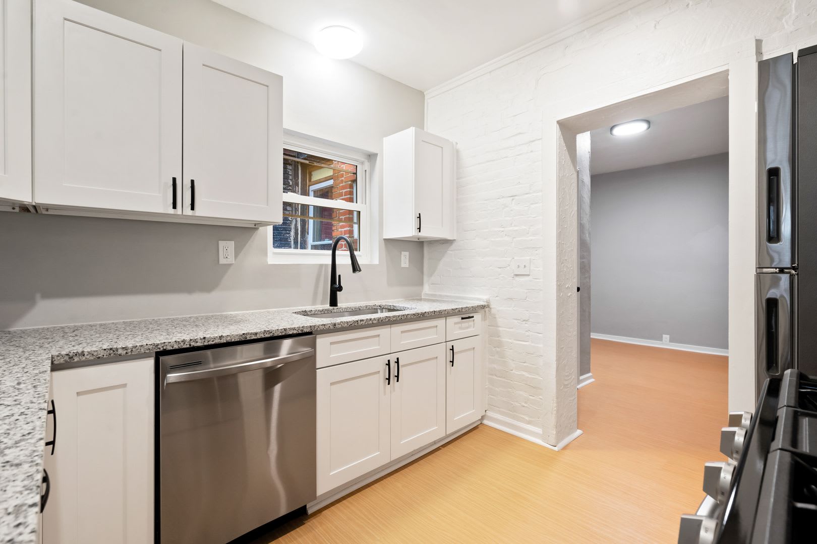 Renovated 2 Bed, 1.5 Bath Rowhome in Hazelwood – photo 2
