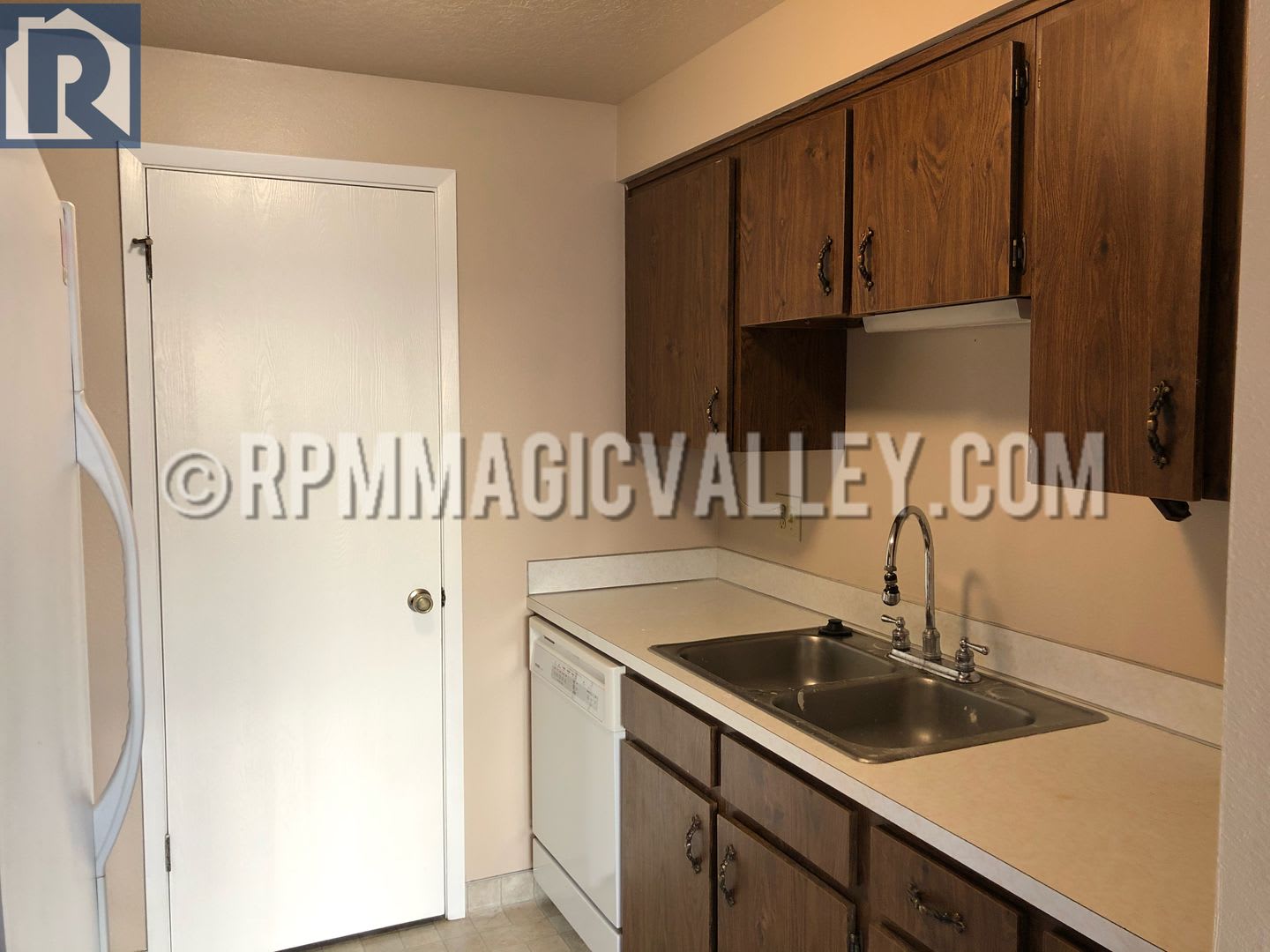 747 Meadows Drive 2 2 Bed 1 5 Bath – photo 5