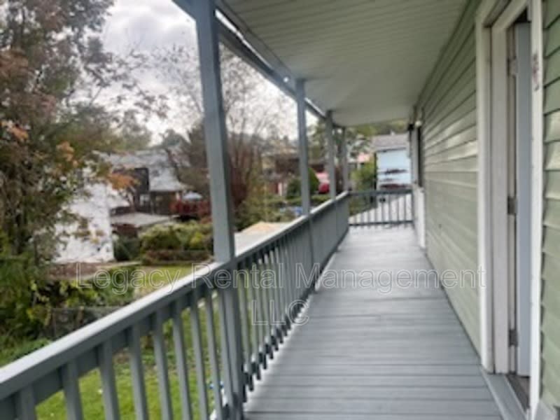 327 East Locust Street – photo 3
