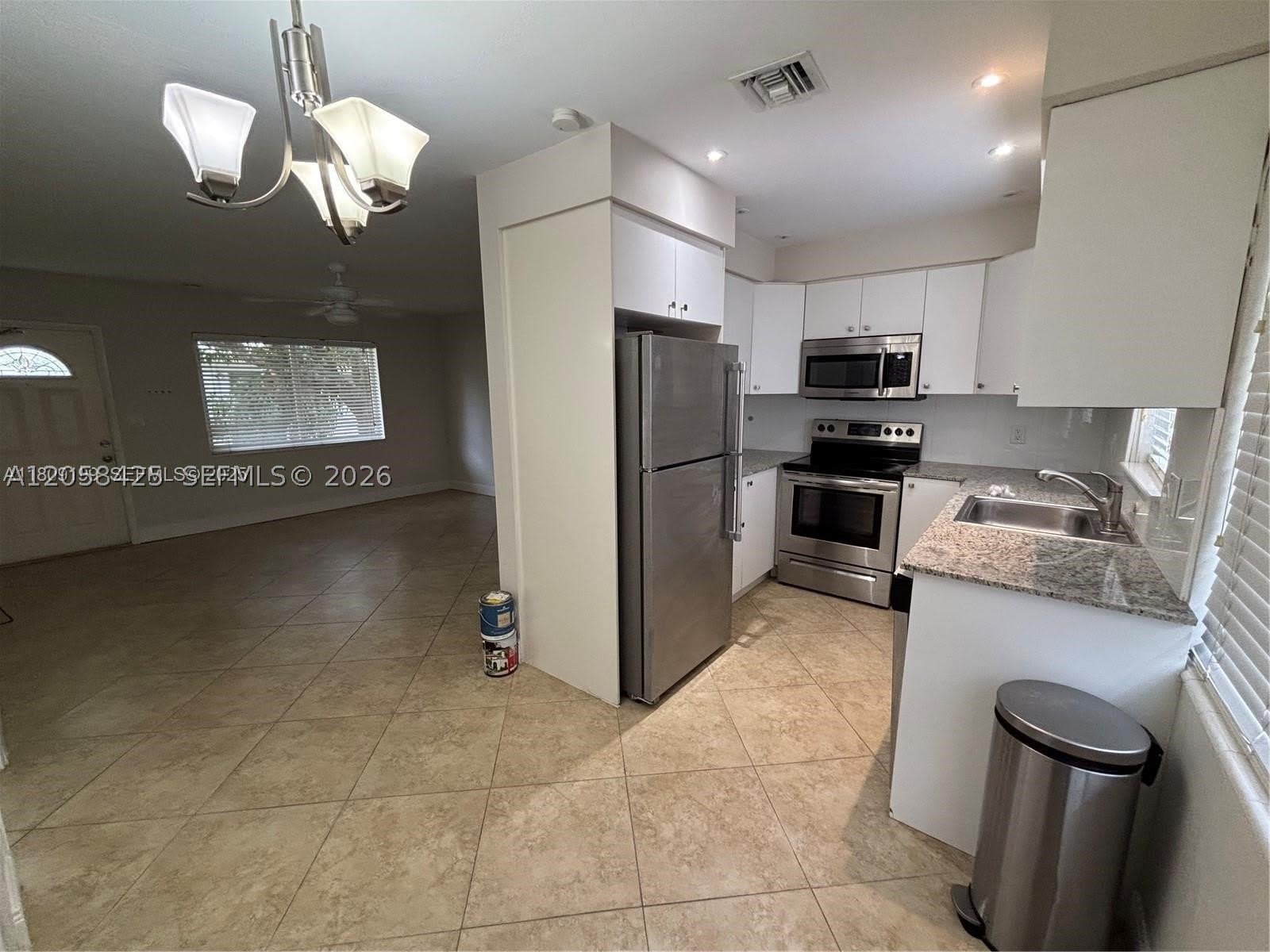 1061 NE 34th – photo 4