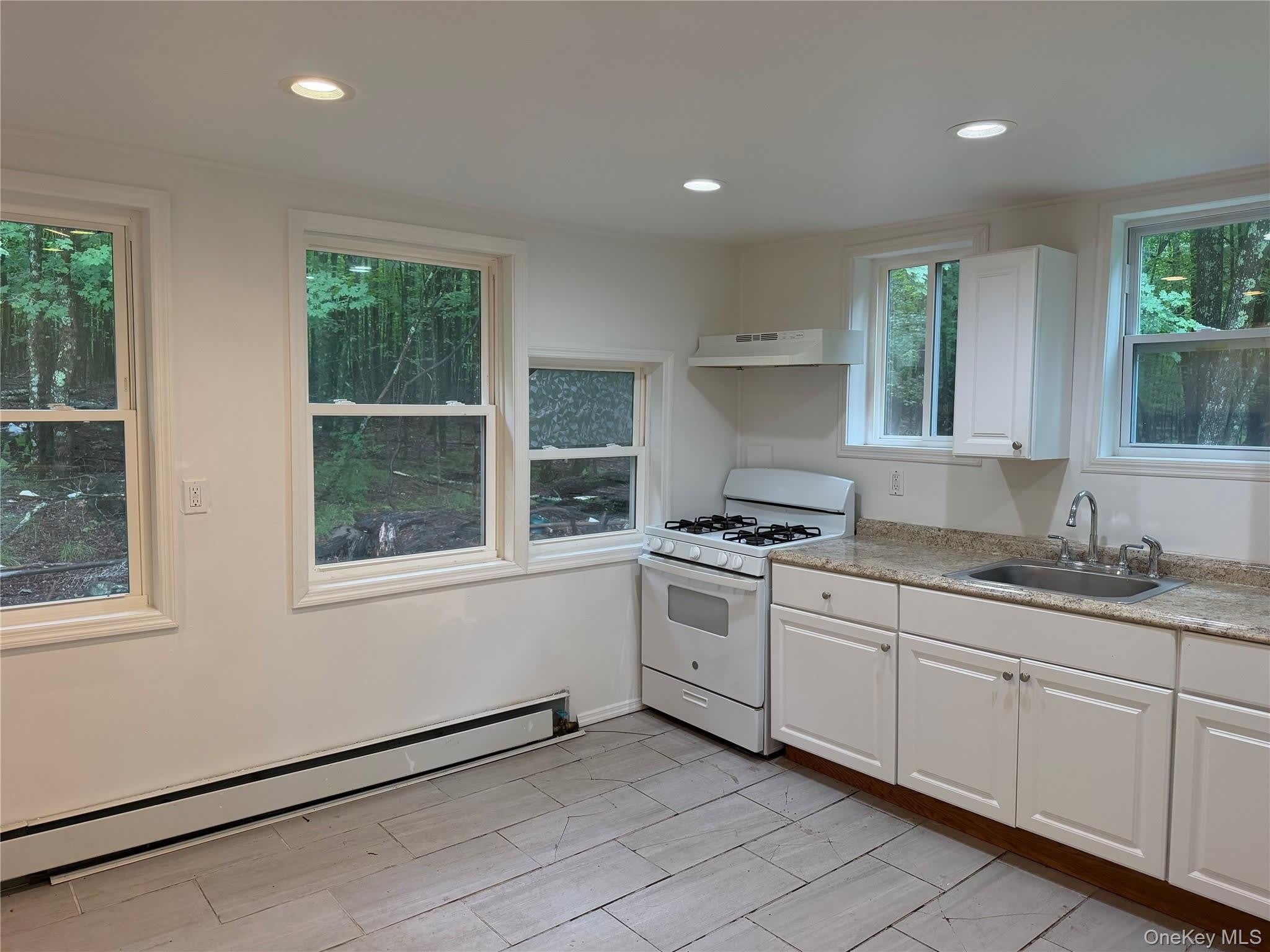 14 Maple Street E – photo 3