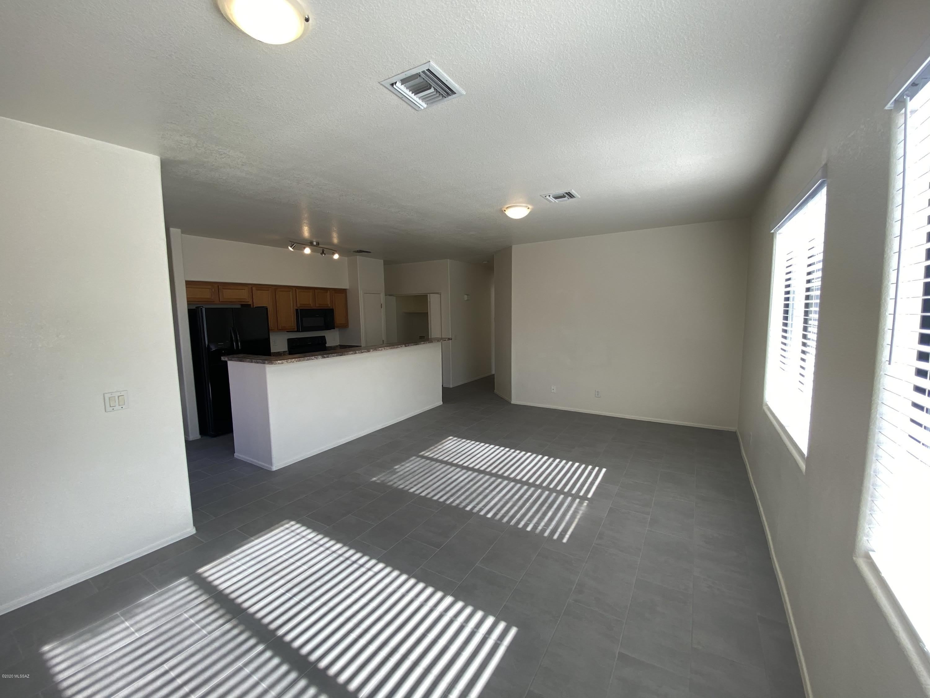 1262 E Weimer Circle – photo 1