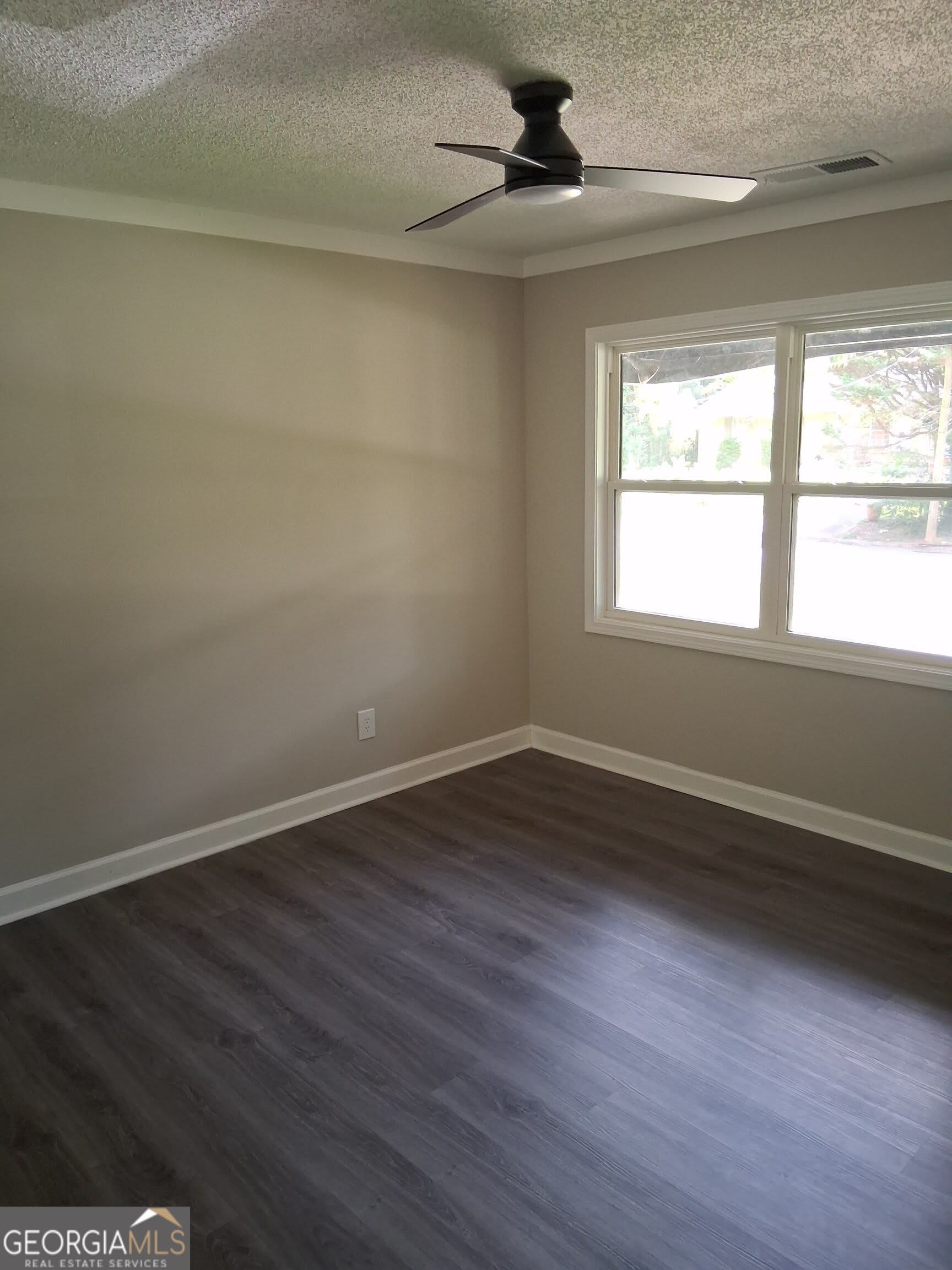 8229 Queens Drive – photo 5