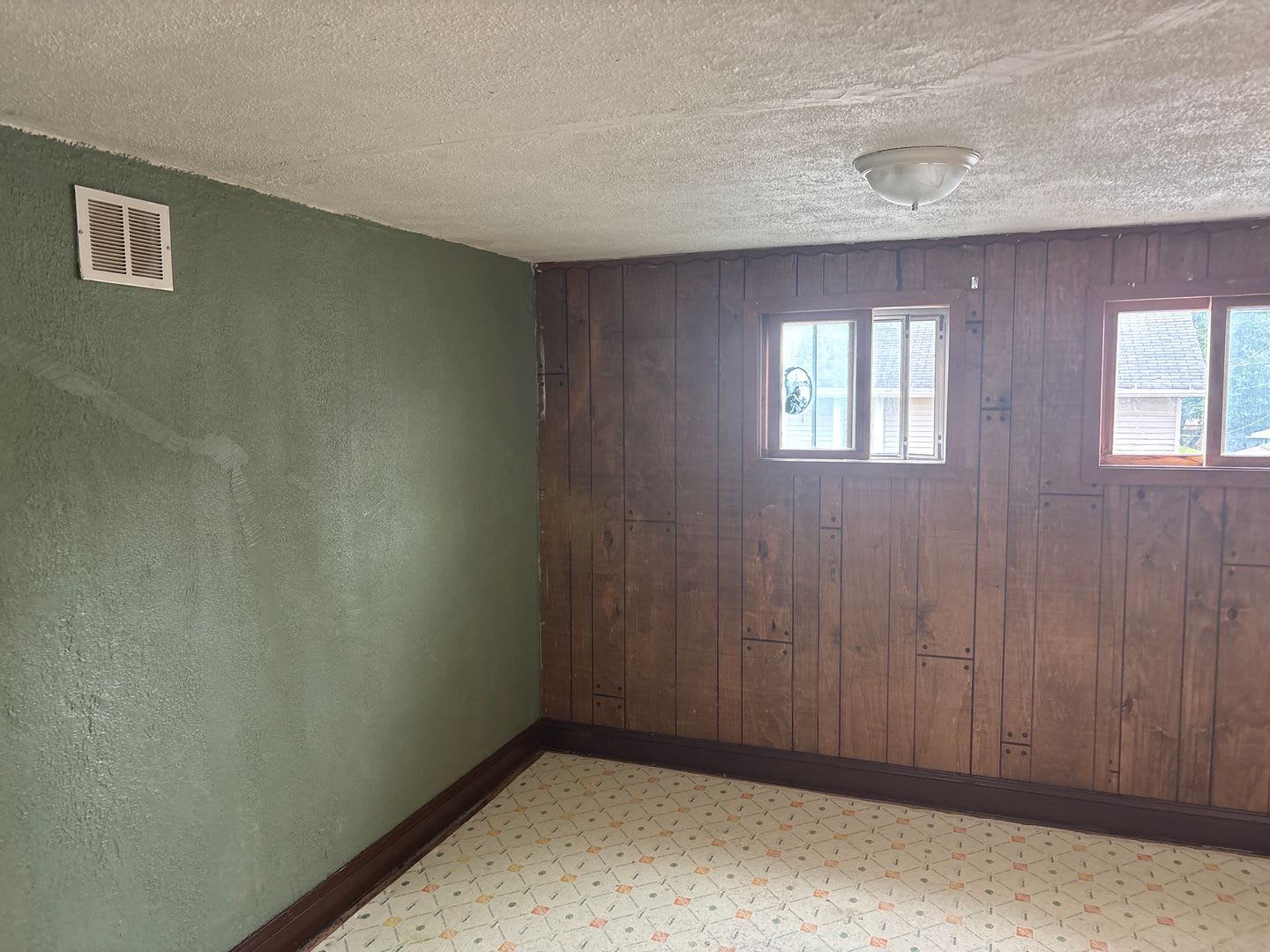 SPACIOUS 5 BEDROOM HOME READY TO WELCOME YOU – photo 2