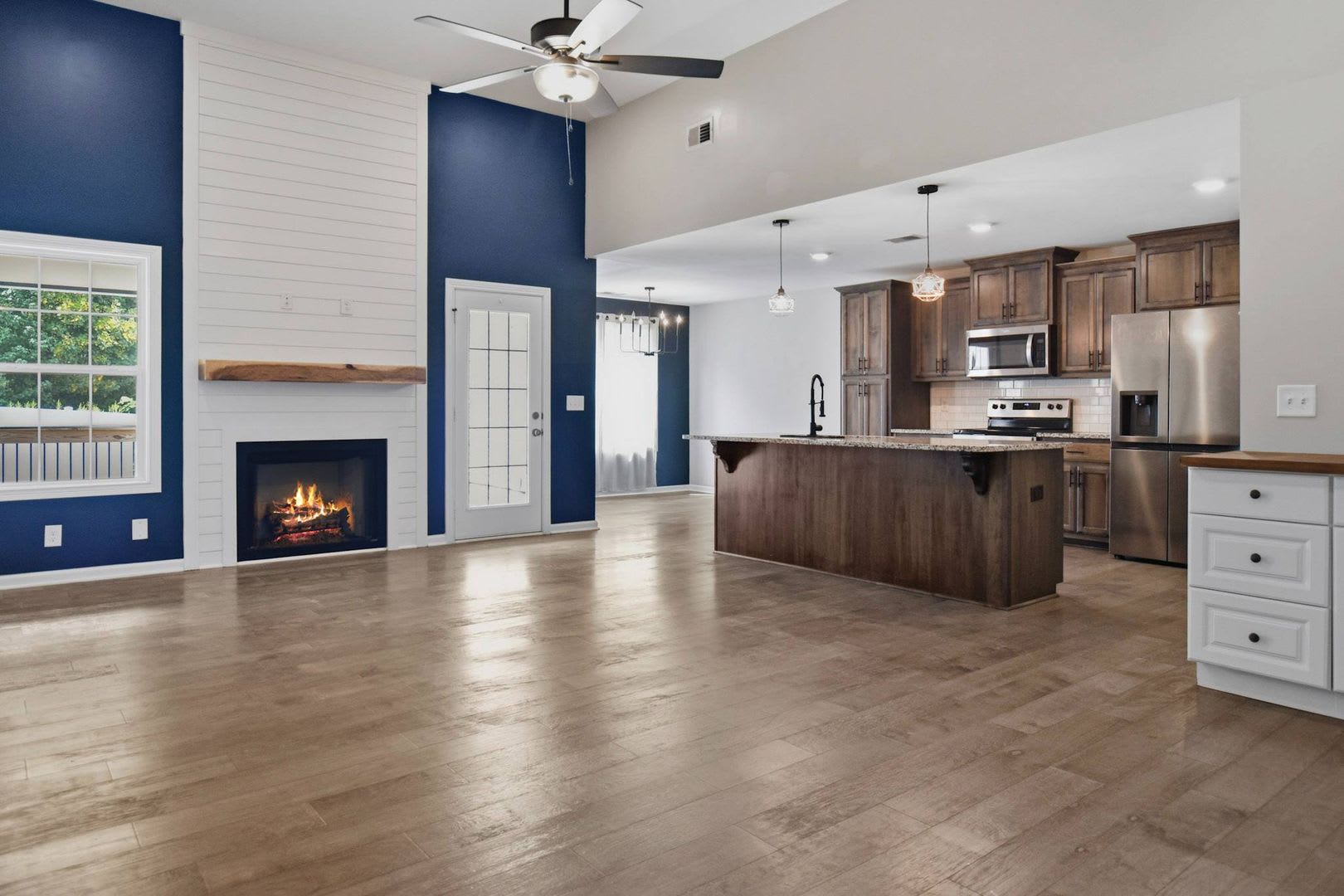 Like New Three Bedroom – photo 2