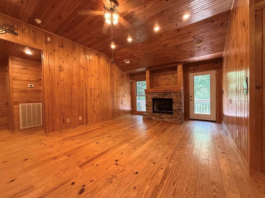 303 Pine Lane – photo 2