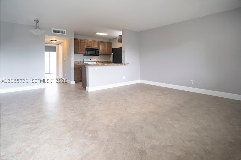 1606 Meadows Cir W – photo 4