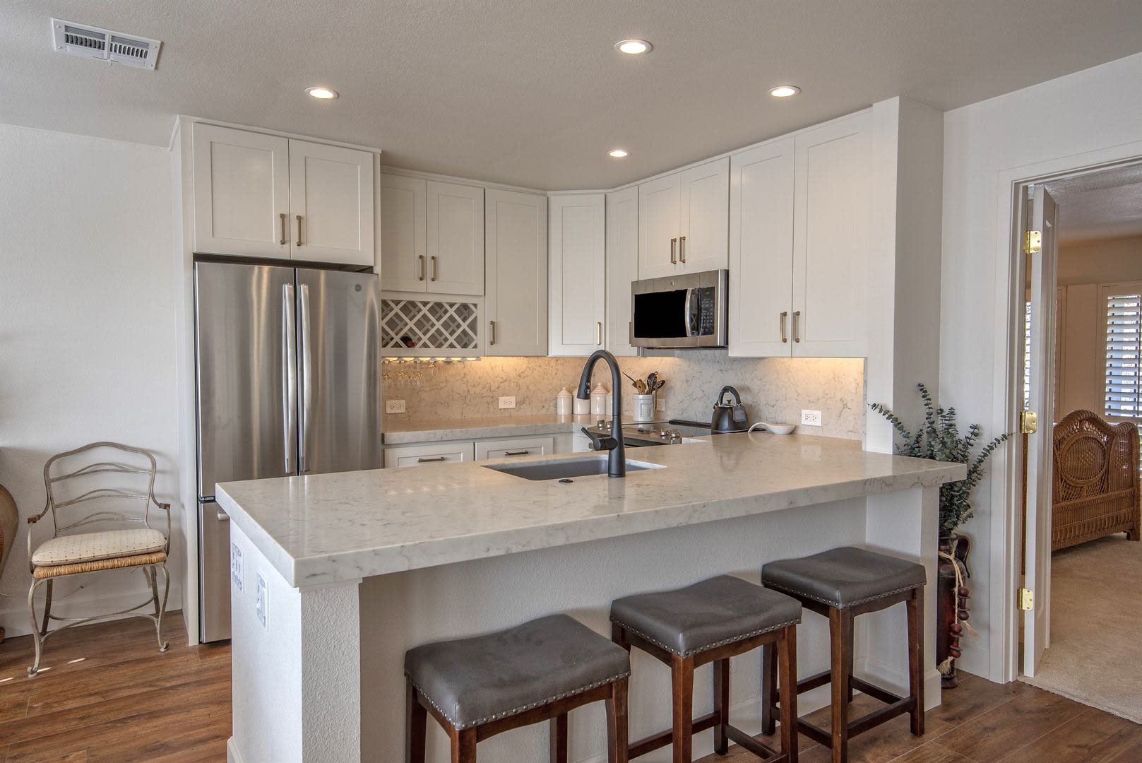Rates Vary $1,995 – photo 4