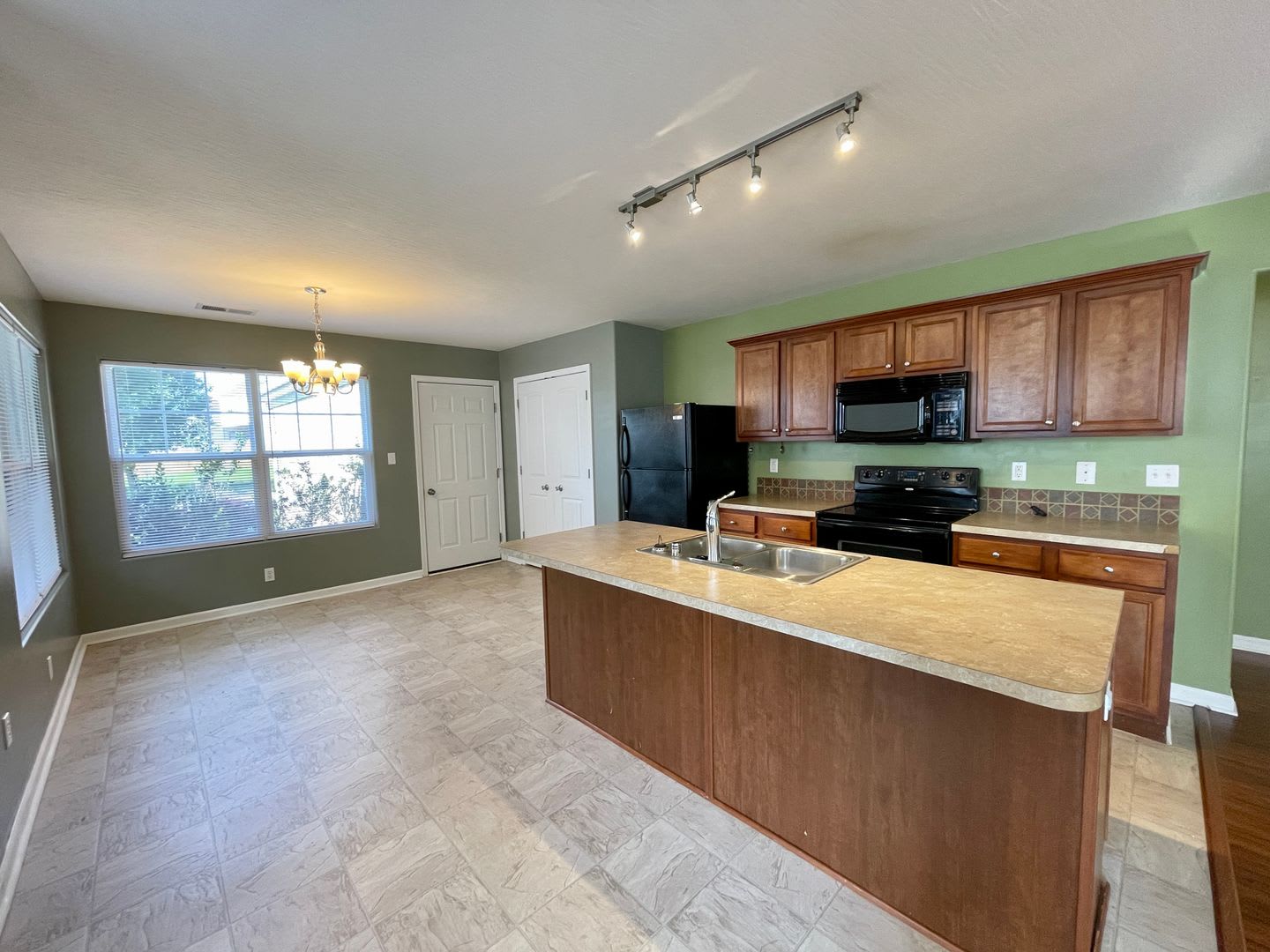 3 Bedroom Ranch in Coventry! – photo 5