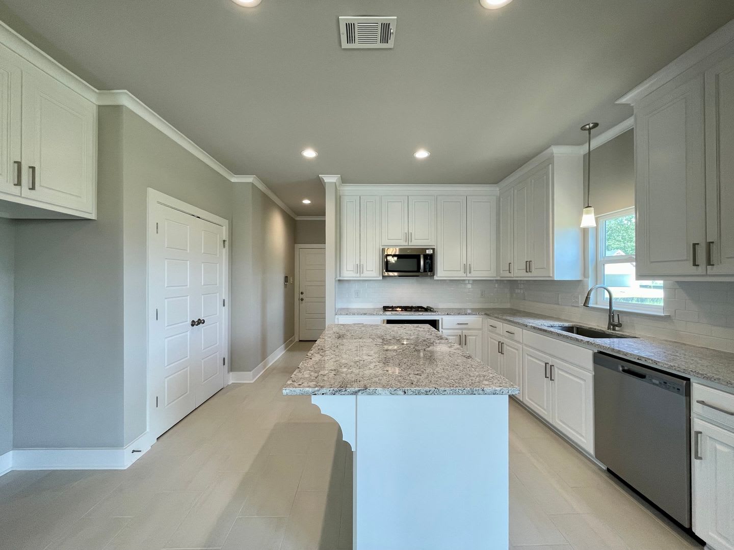 4 Bed 3 Bath In Southhaven – photo 4