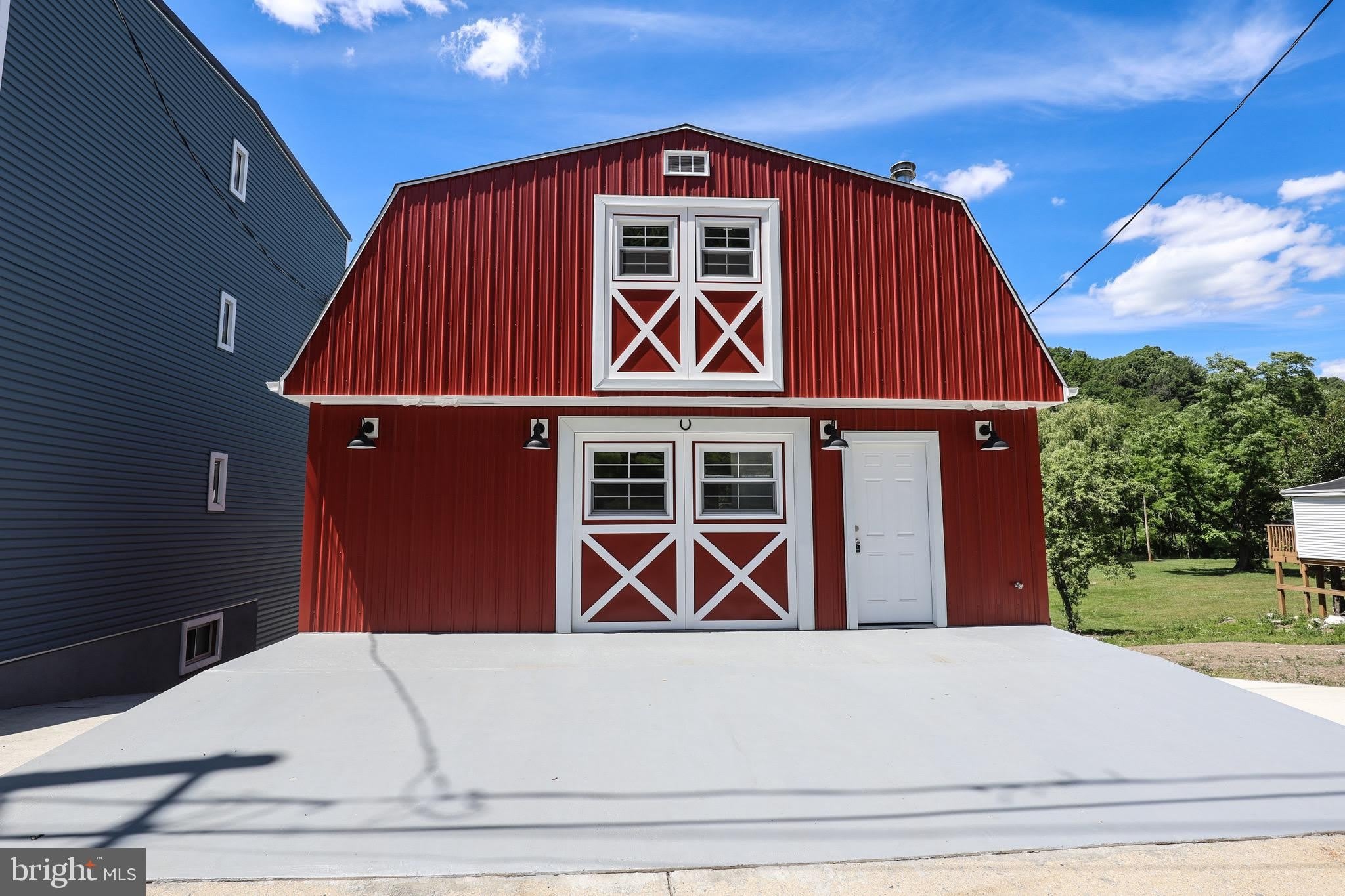 562 PEACOCK Street – photo 1